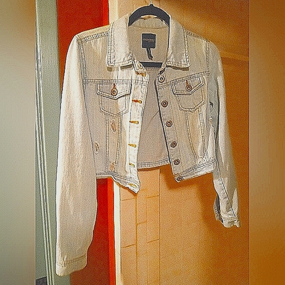 COPY - Distressed, cropped jeans jacket size M